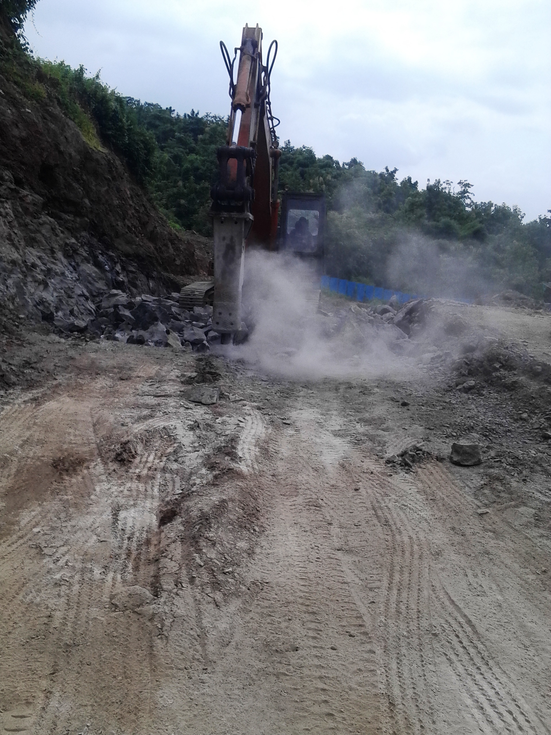 Earthwork of 2.75 Pipe at Khopoli photo 9